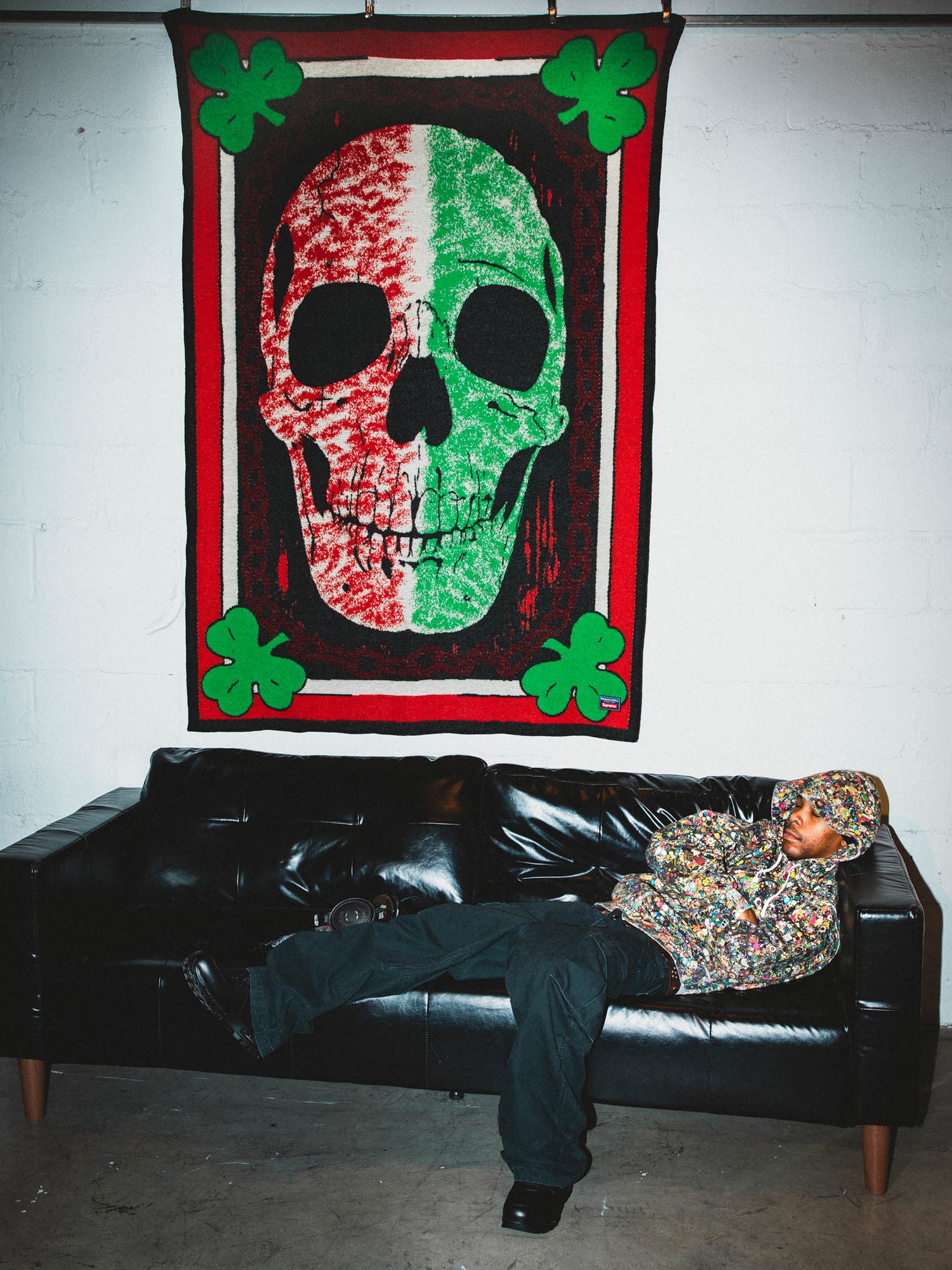 Supreme がアメリカの現代美術家 Mike Kelley との2026年春コラボコレクションを発表