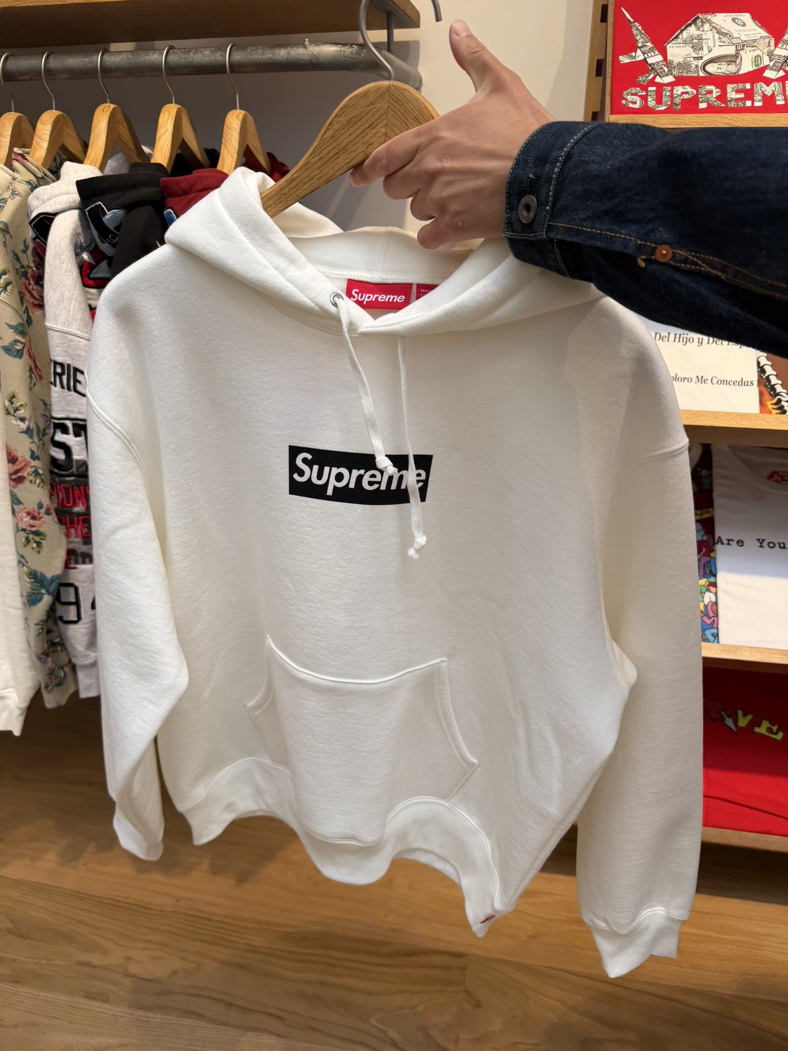 Supreme Pairs 10周年記念 Box Logo Hoodie が発売