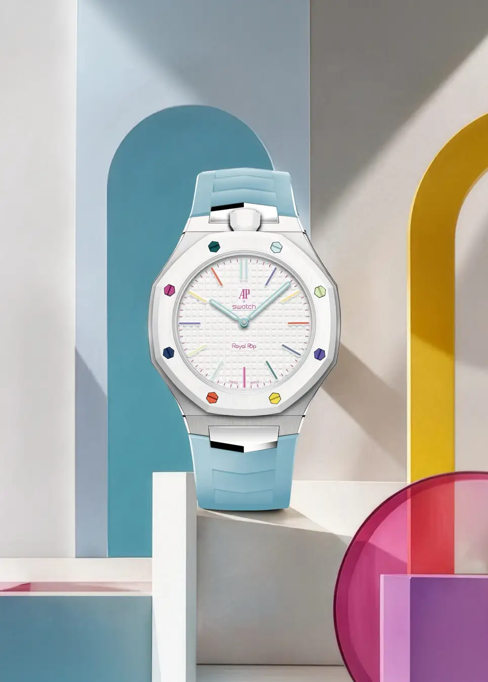 GOLDEN CONCEPTが、先日発表された「Audemars Piguet & Swatch」のコラボレーションモデル「Royal Pop」を腕時計に作り替える専用ケースを発売