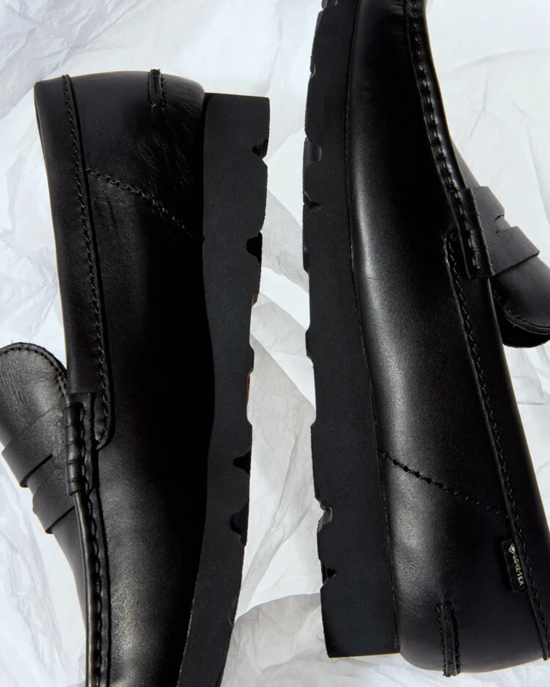 BEAMS × Clarks ORIGINALS 26SS『WallaBeams Loafer GTX』が5月2日(土)発売