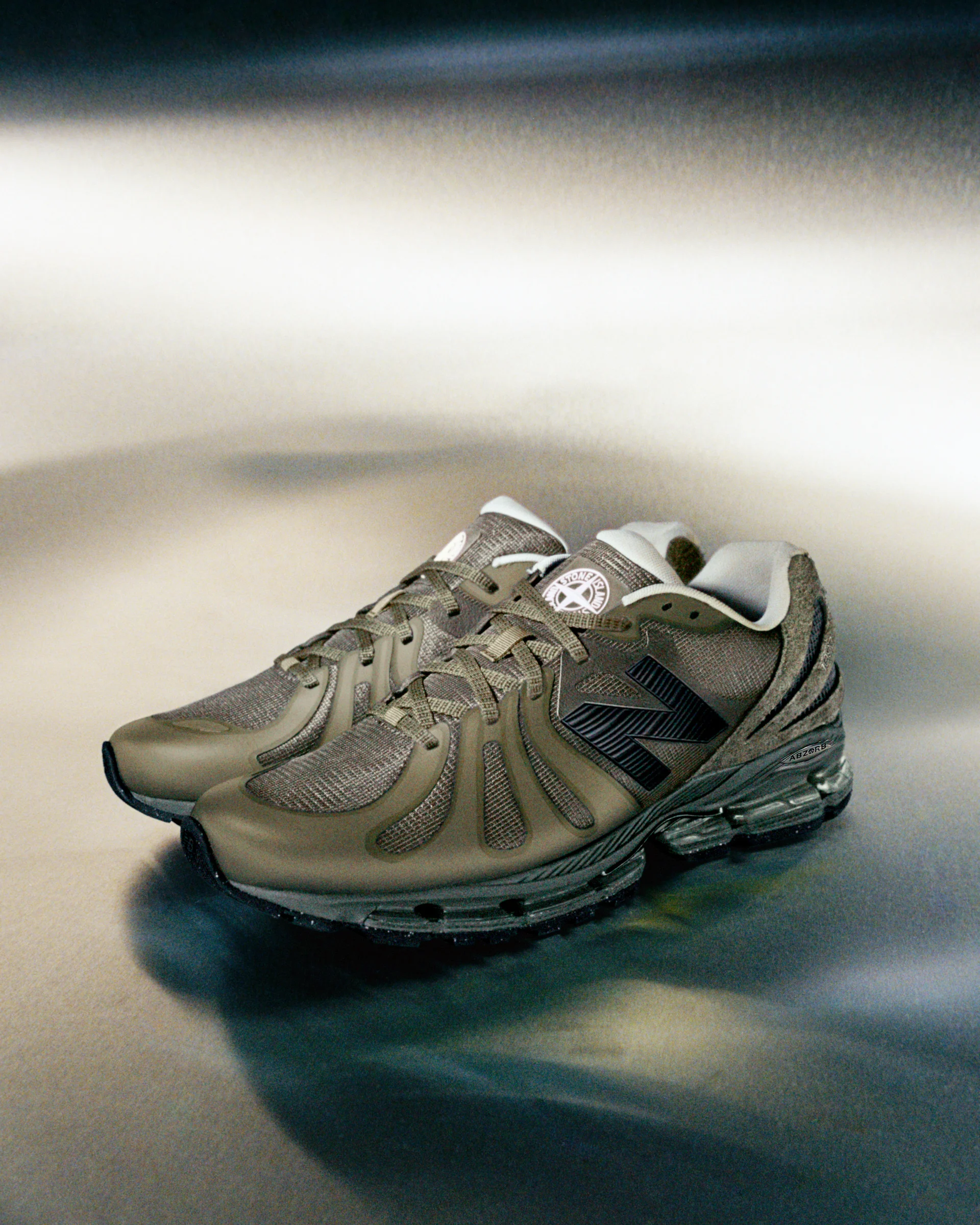 Stone Island × New Balance の2026年夏カプセルコレクションが6月17日(水)に国内販売予定