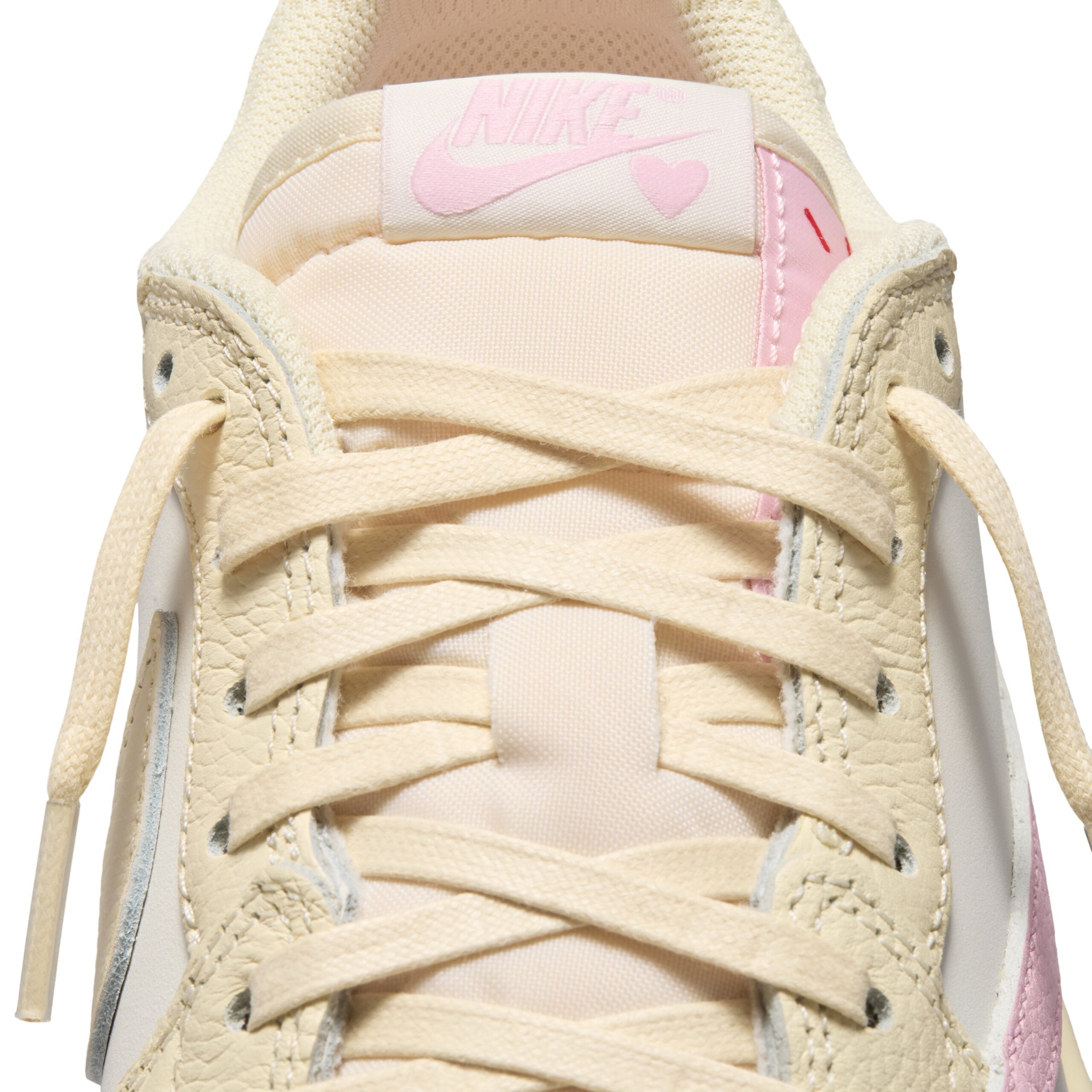 Travis Scott × NIKE AIR JORDAN 1 LOW “Shy Pink” のオフィシャル画像が公開