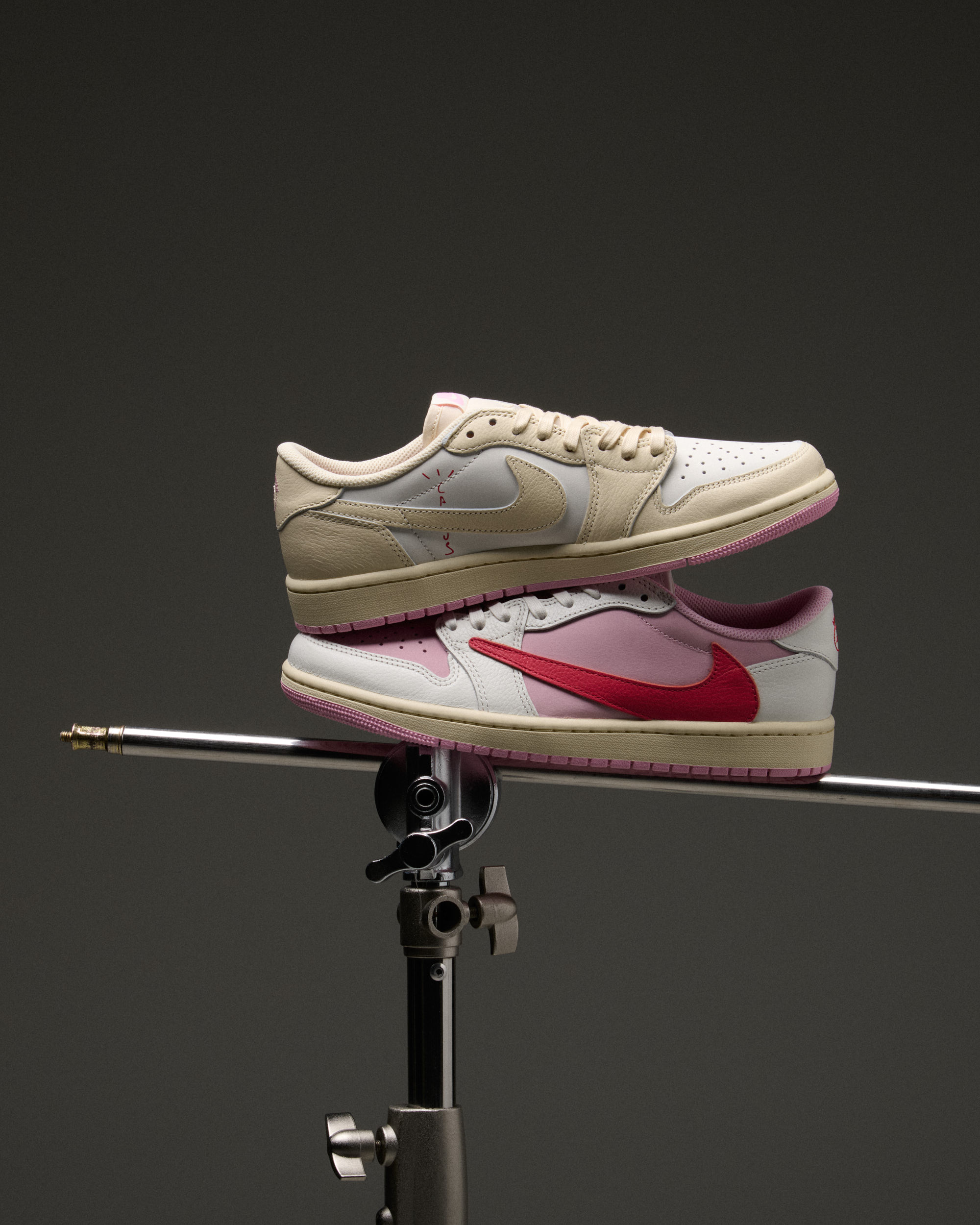 Travis Scott × NIKE AIR JORDAN 1 LOW “Pink” が5月29日(金)に発売予定