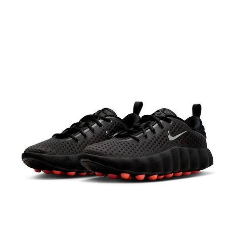 Super Sports XEBIO オンライン にて NIKE MIND 002 "Black/Hyper Crimson" が発売