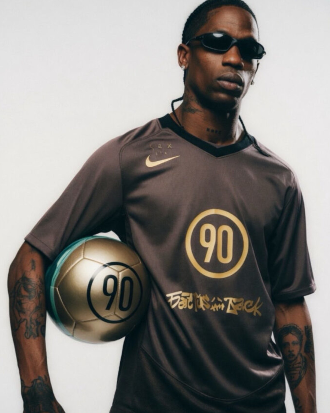最新情報を随時更新中】Travis Scott × NIKE PHANTOM 6 LOW ELITE が7