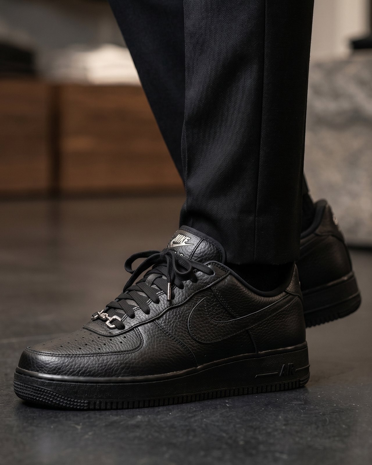 NIKE から ローファー スタイルを取り入れた AIR FORCE 1 LOW “Black Loafer Buckle” が2026年夏に発売予定