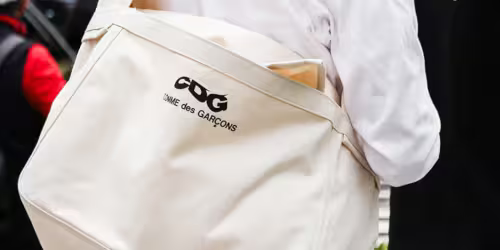 CDG『POSTMAN BAG & CLASSIC CREW NECK SWEAT with ZIP』が6月12日(金)に発売予定