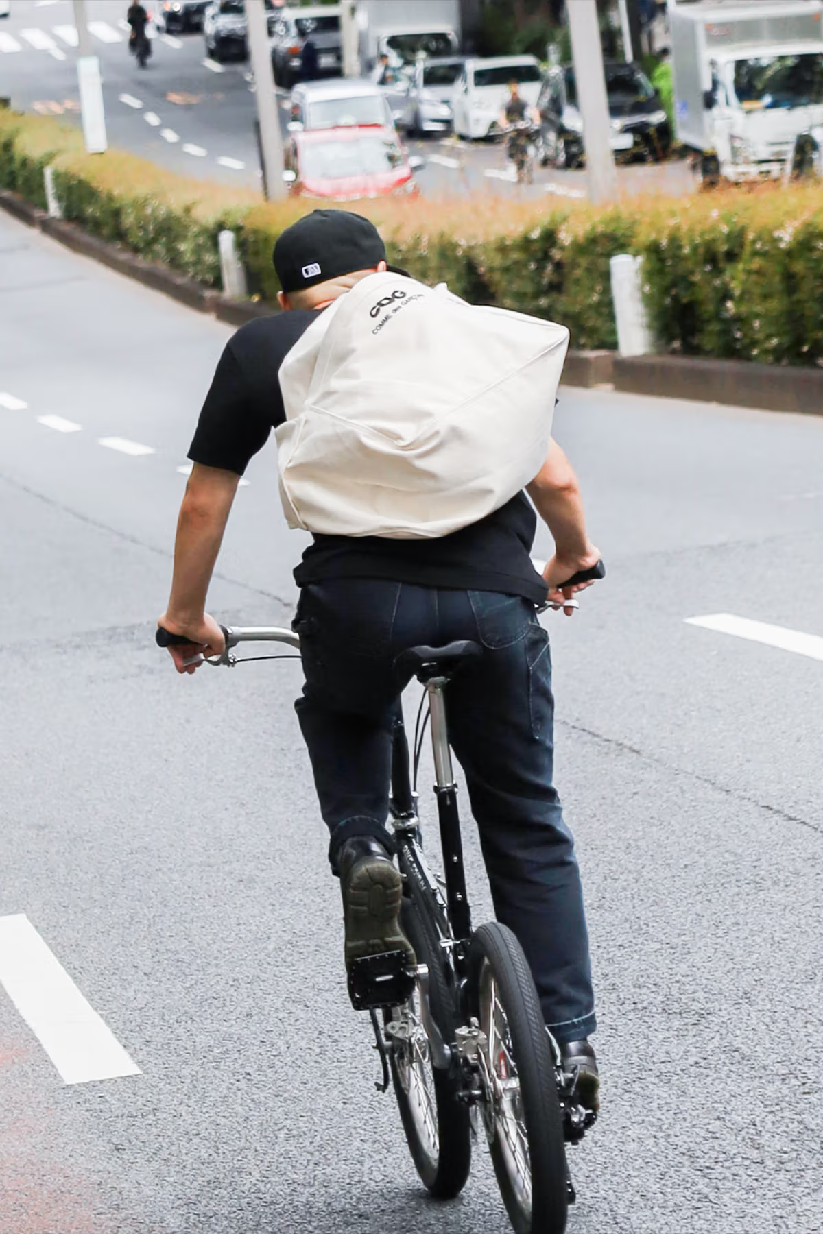 CDG『POSTMAN BAG & CLASSIC CREW NECK SWEAT with ZIP』が6月12日(金)に発売予定
