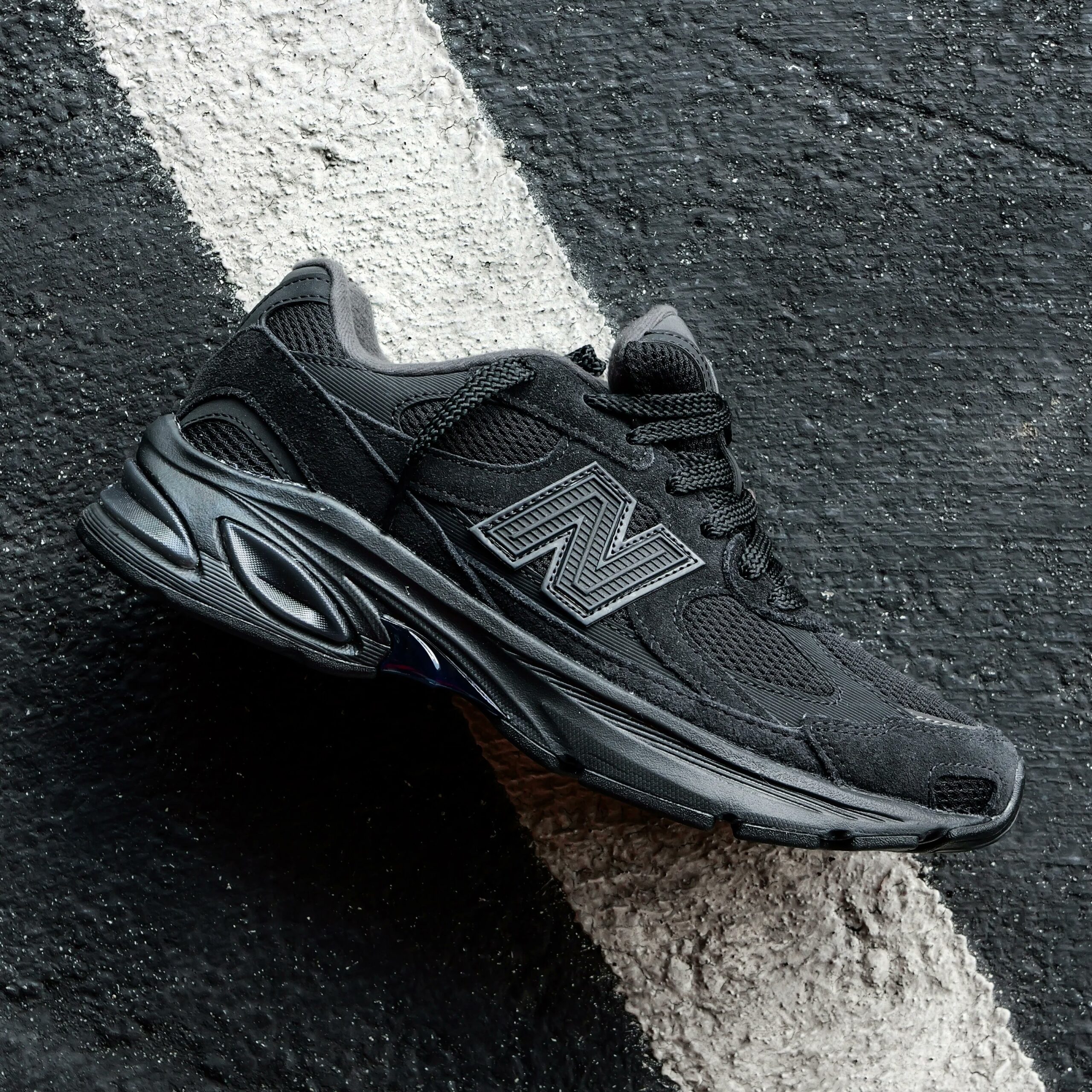 New Balance ABZORB 2010 “Triple Black” の先行予約が開始
