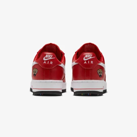 Victor Victor × NIKE AIR FORCE 1 '01 “University Red” が2026年後半に発売予定
