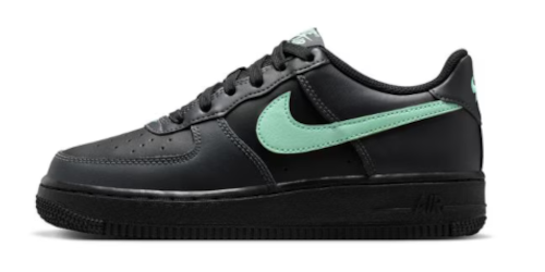 Tiffany コラボに酷似する配色の NIKE AIR FORCE 1 LOW GS “Black/Arctic Green” が発売