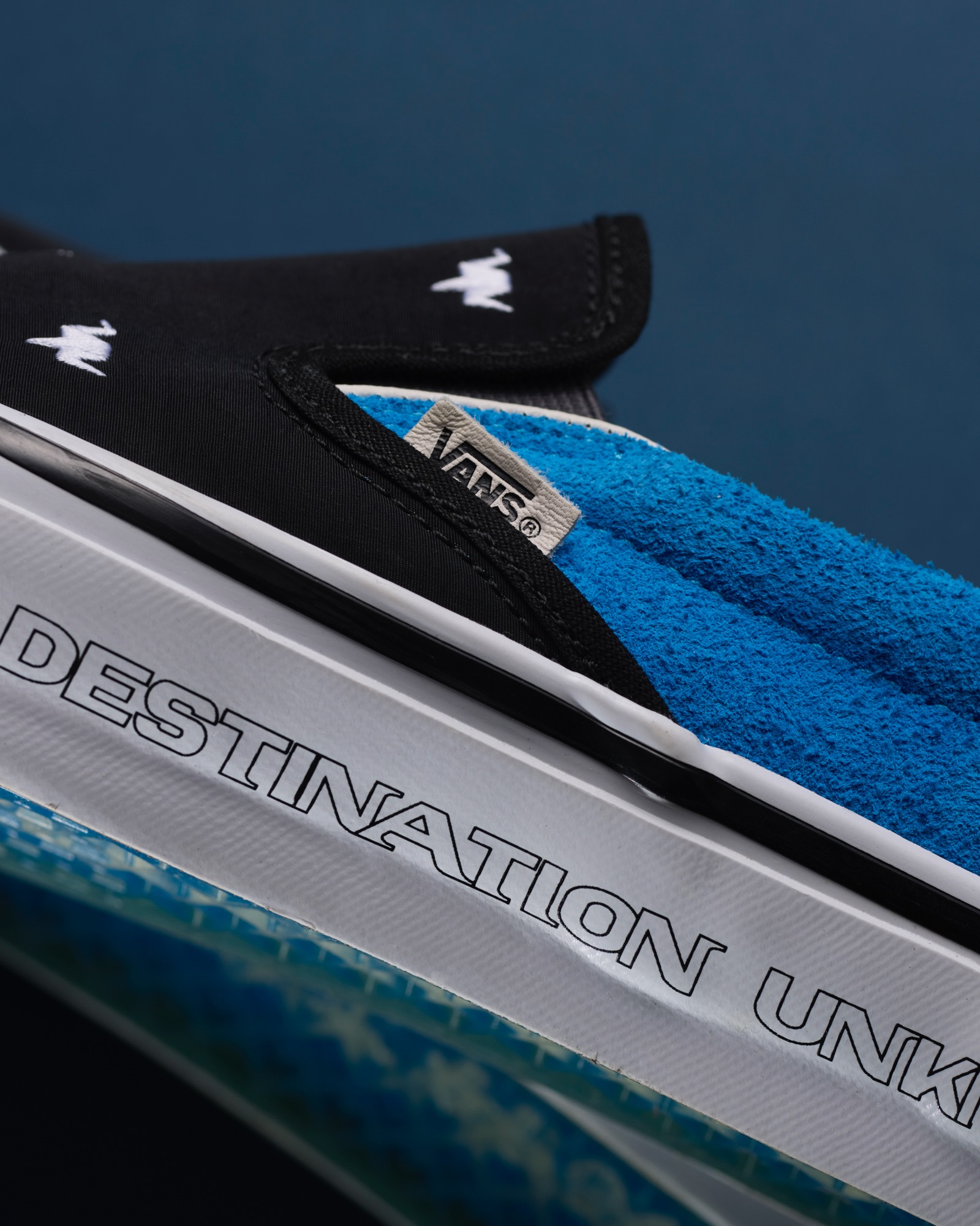 Liberaiders® × VANS のコラボスニーカー第4弾『PREMIUM CLASSIC SLIP-ON 98 & OLD SKOOL』が7月25日(土)に発売予定