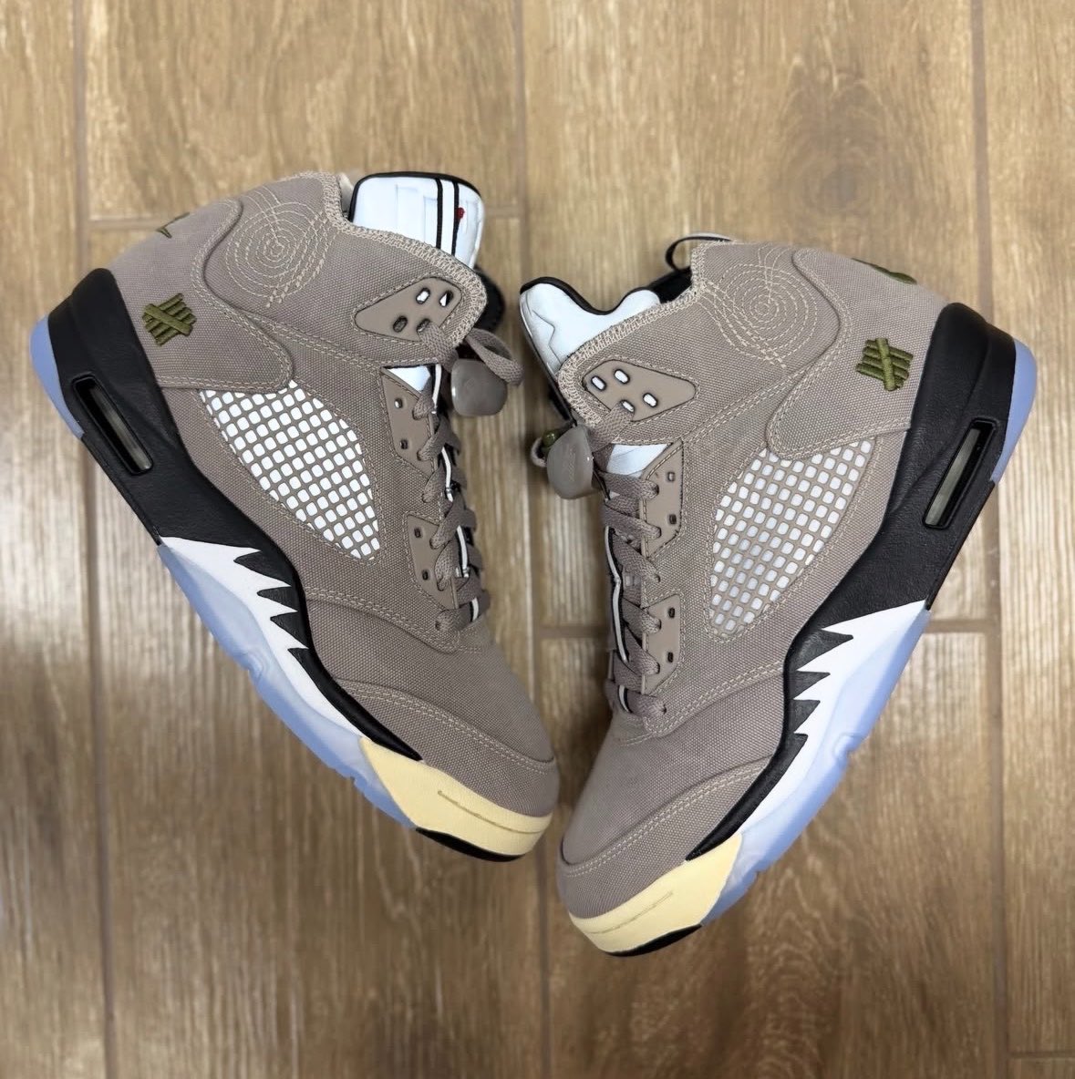 UNDEFEATED × NIKE AIR JORDAN 5 “Moon Fossil” 2027 のファーストルックが公開