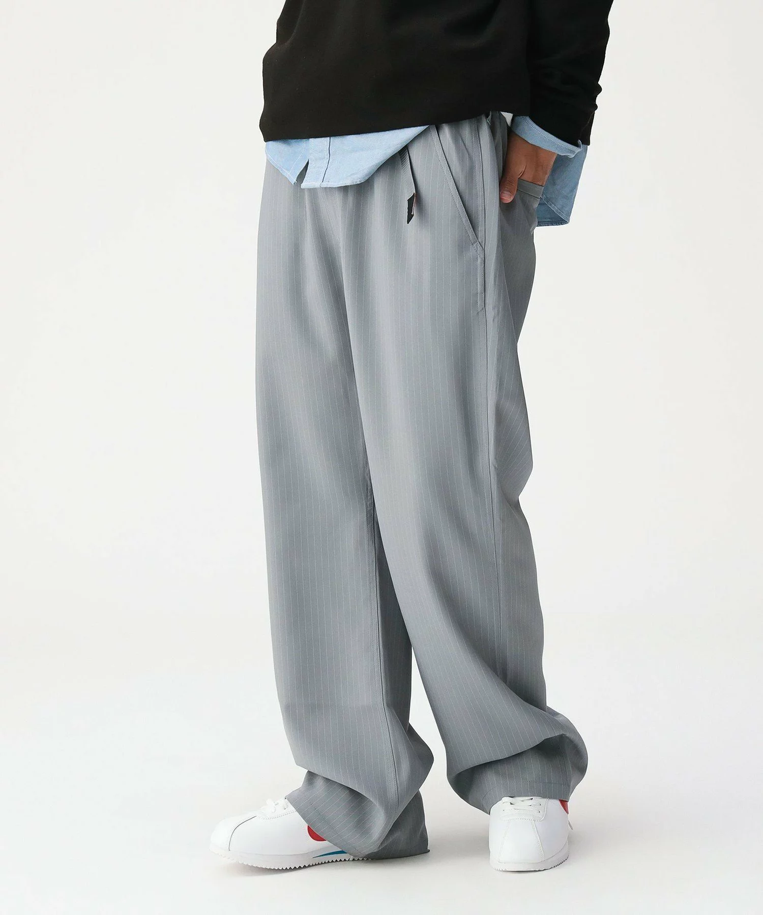 BEAMS × GRAMICCI 26FW『ピンストライプ パンツ』が発売