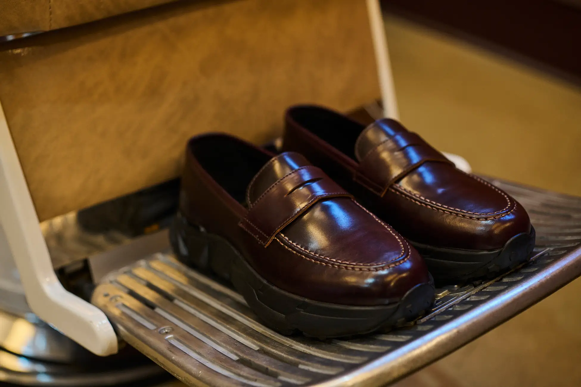 BROOKS BROTHERS × NEEDLES の初コラボコレクションが発表