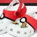 Pokémon × Crocs『Classic Clog “Poké Ball”』が8月28日（金）発売