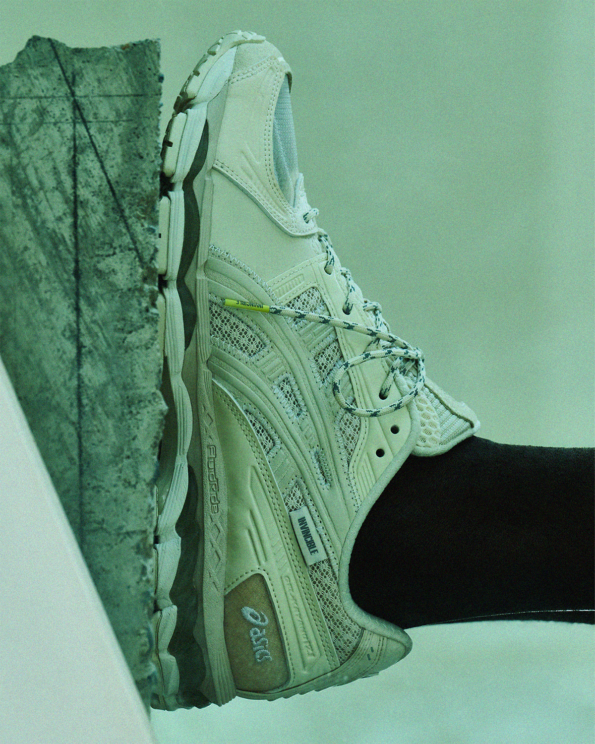 INVINCIBLE × MADNESS × ASICS『GEL-KAYANO 12.1』が2026年8月23日(日)/29日(土)に発売予定。