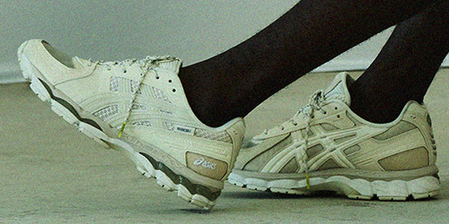 INVINCIBLE × MADNESS × ASICS『GEL-KAYANO 12.1』が2026年8月23日(日)/29日(土)に発売予定。