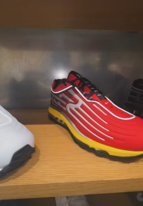 Supreme × NIKE AIR MAX 2001 AIR ECSTASY の海外スナップが公開