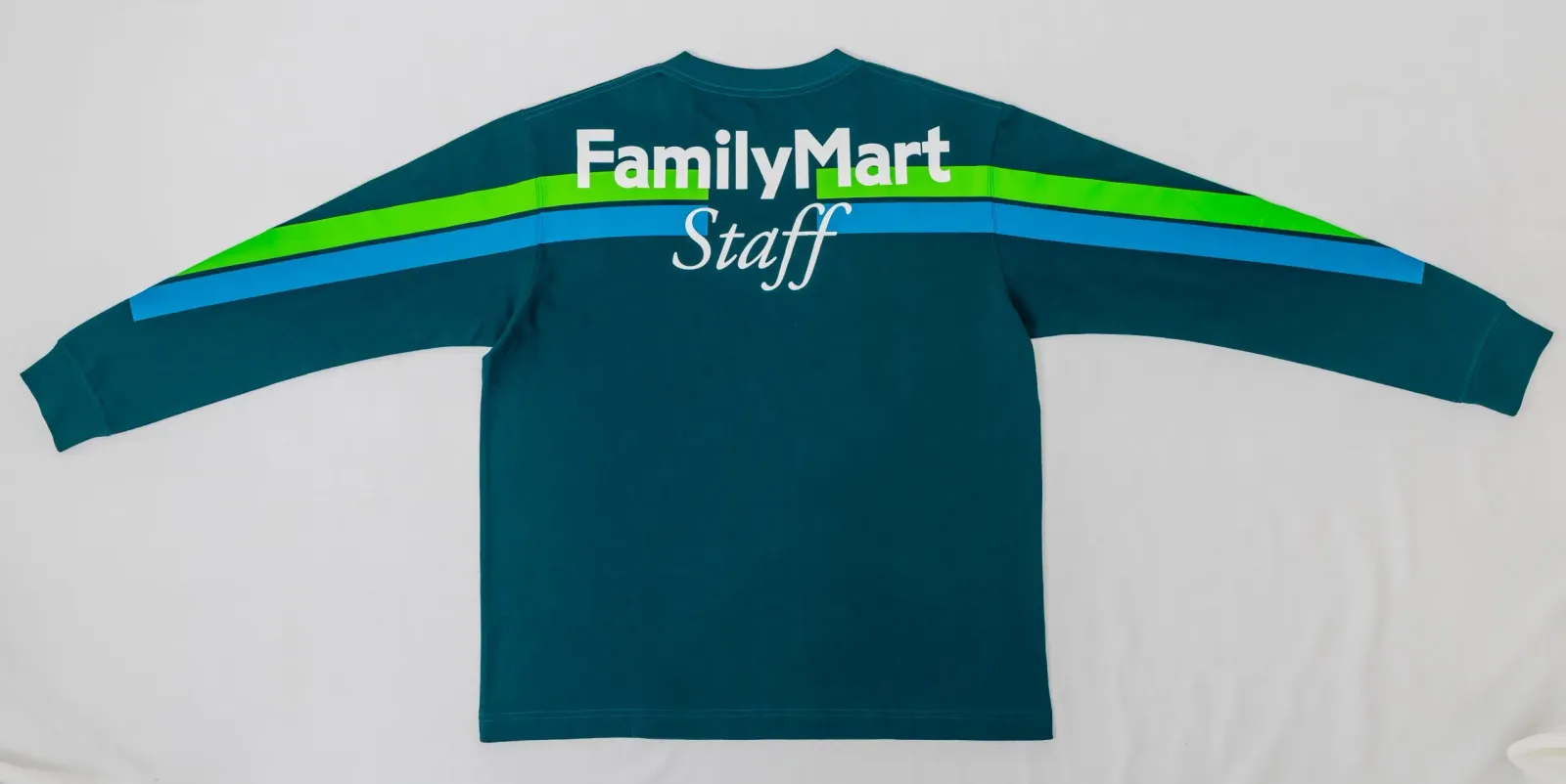FamilyMart がユニフォームを10年ぶりに刷新