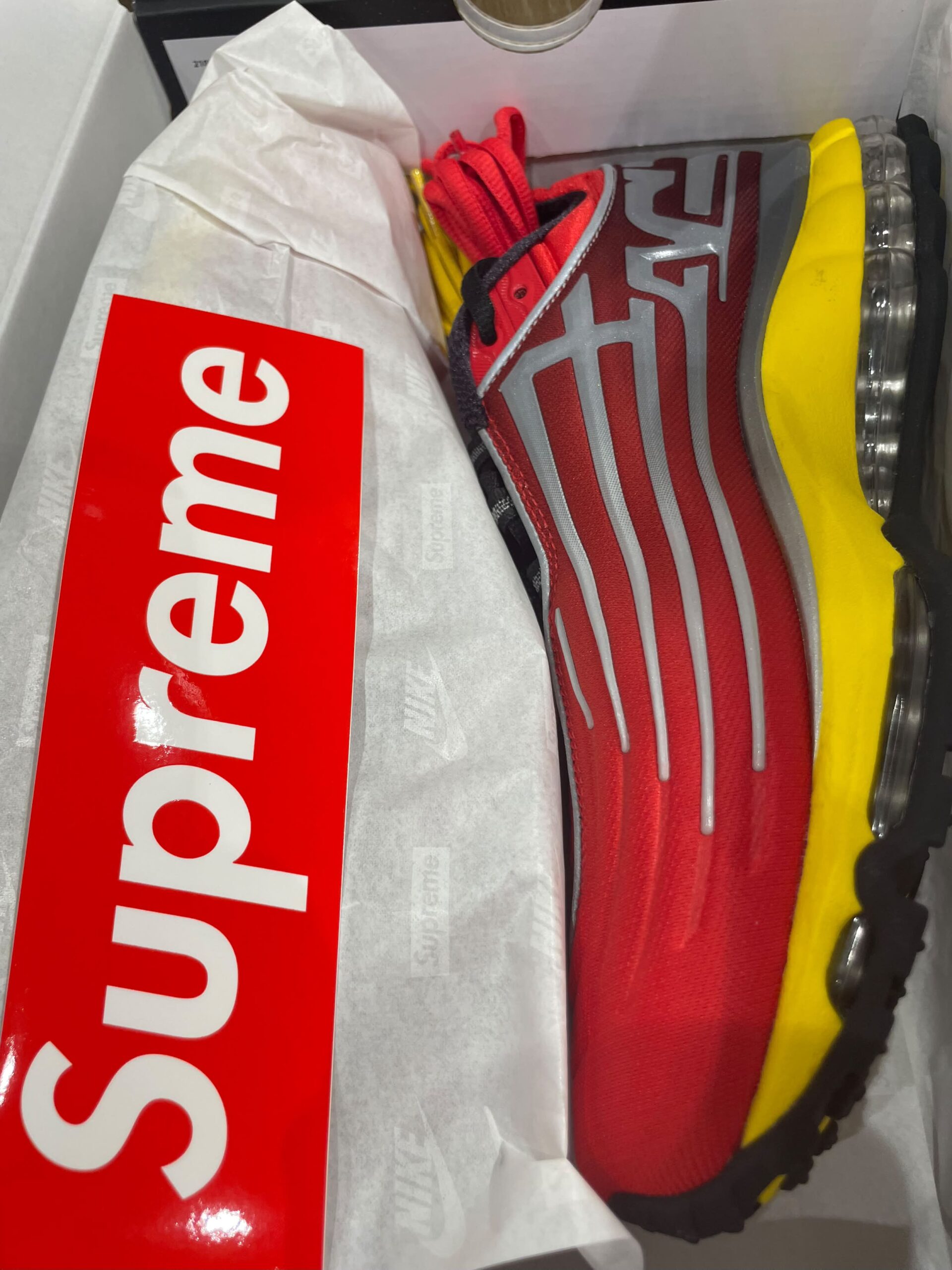Supreme × NIKE AIR MAX 2001 AIR ECSTASY が8月29日（土）発売
