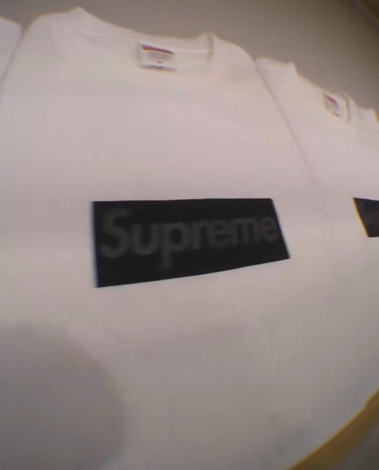 Supreme 聖水店 のオープン記念 Box Logo Tシャツが発売予定