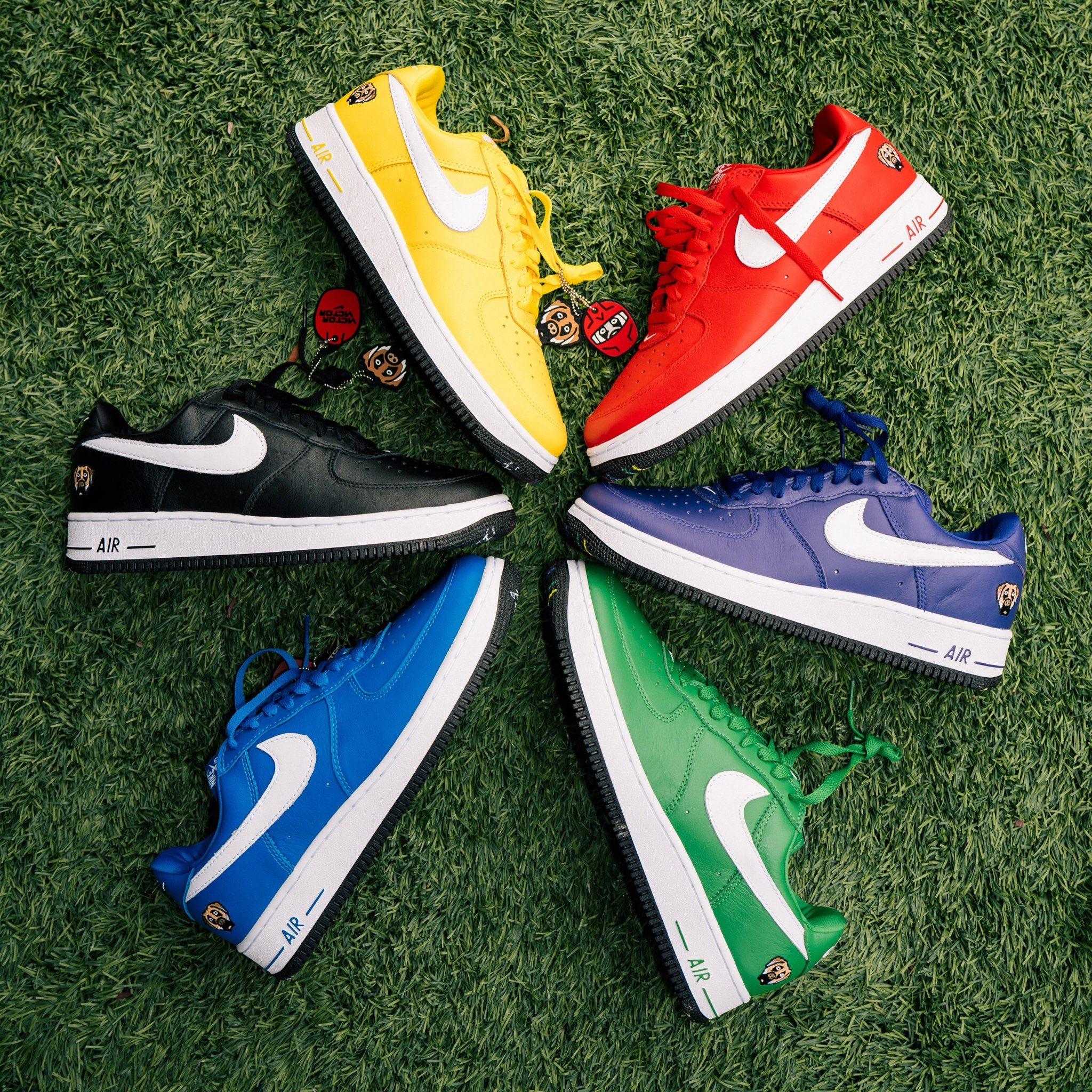 Victor Victor × NIKE AIR FORCE 1 '01 "University Red" の販売数がリーク