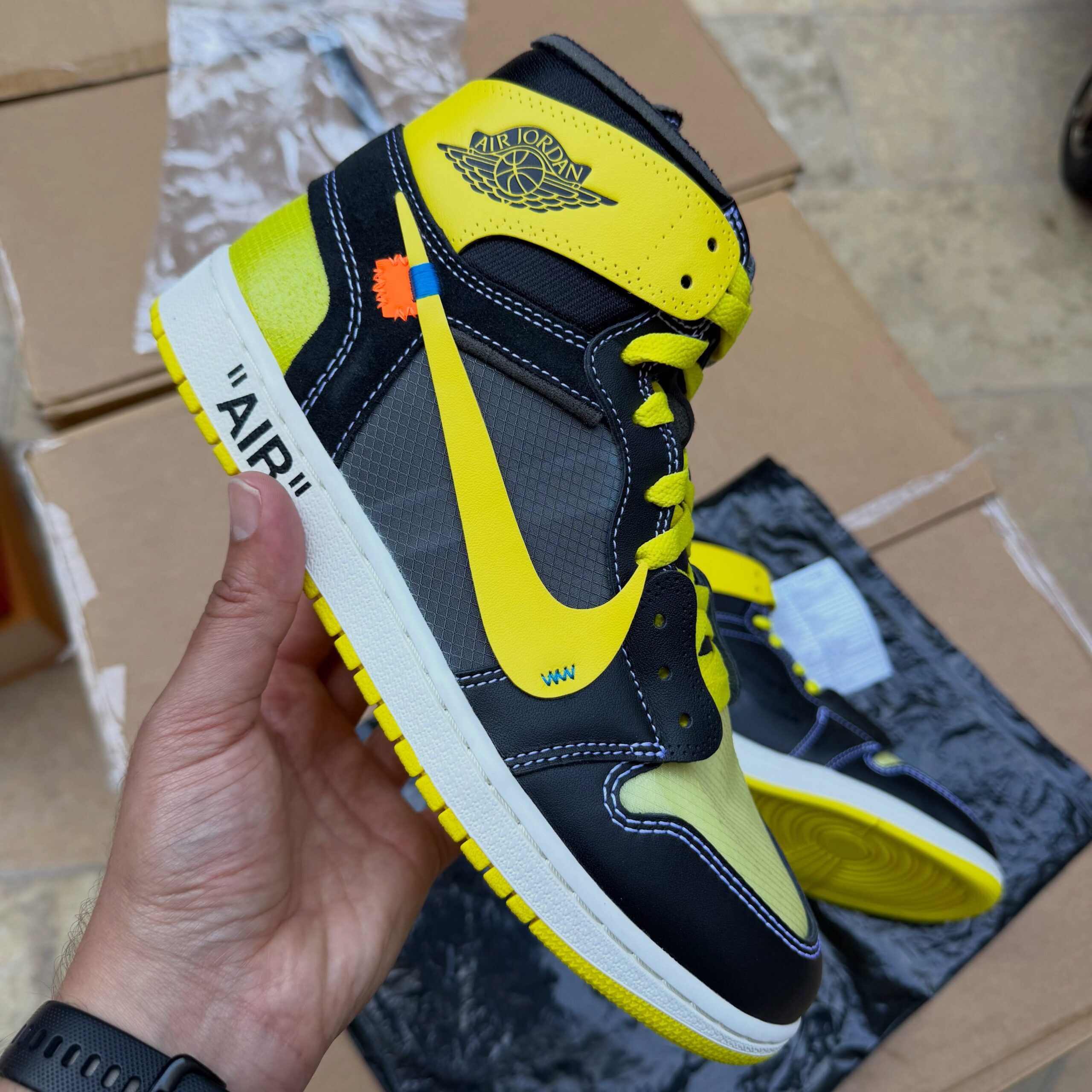 Off-White™ × NIKE AIR JORDAN 1 HIGH “Lightning” が公開