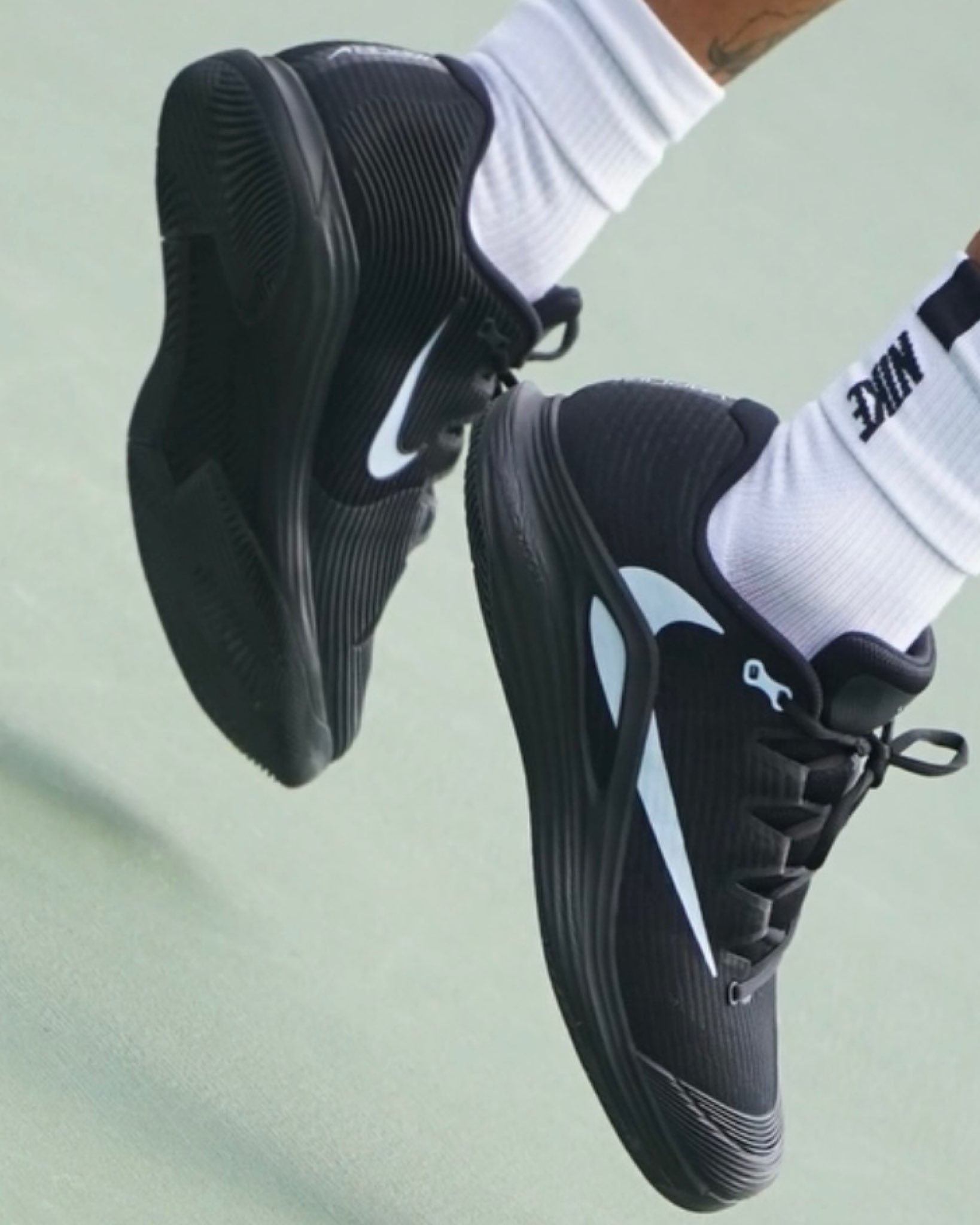 Travis Scott × NIKE ZOOM VAPOR 12 HC “Black” が公開