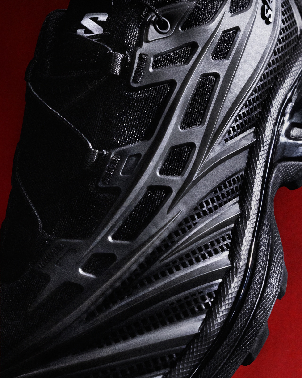 SALOMON XT-EVO “Black/Asphalt” のオンライン先行販売が開始