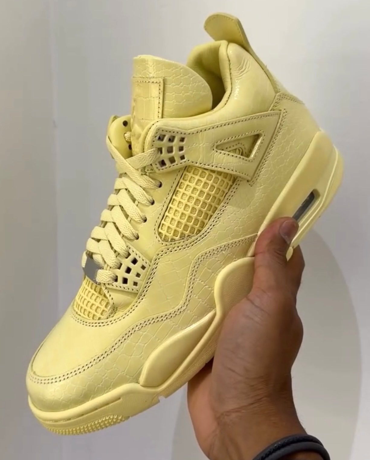 J Balvin × NIKE AIR JORDAN 4 RETRO OG SP “Lemonade” が発売予定