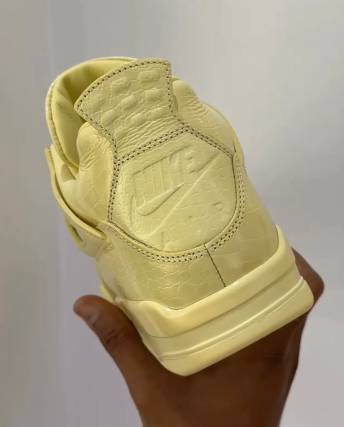 J Balvin × NIKE AIR JORDAN 4 RETRO OG SP “Lemonade” が発売予定