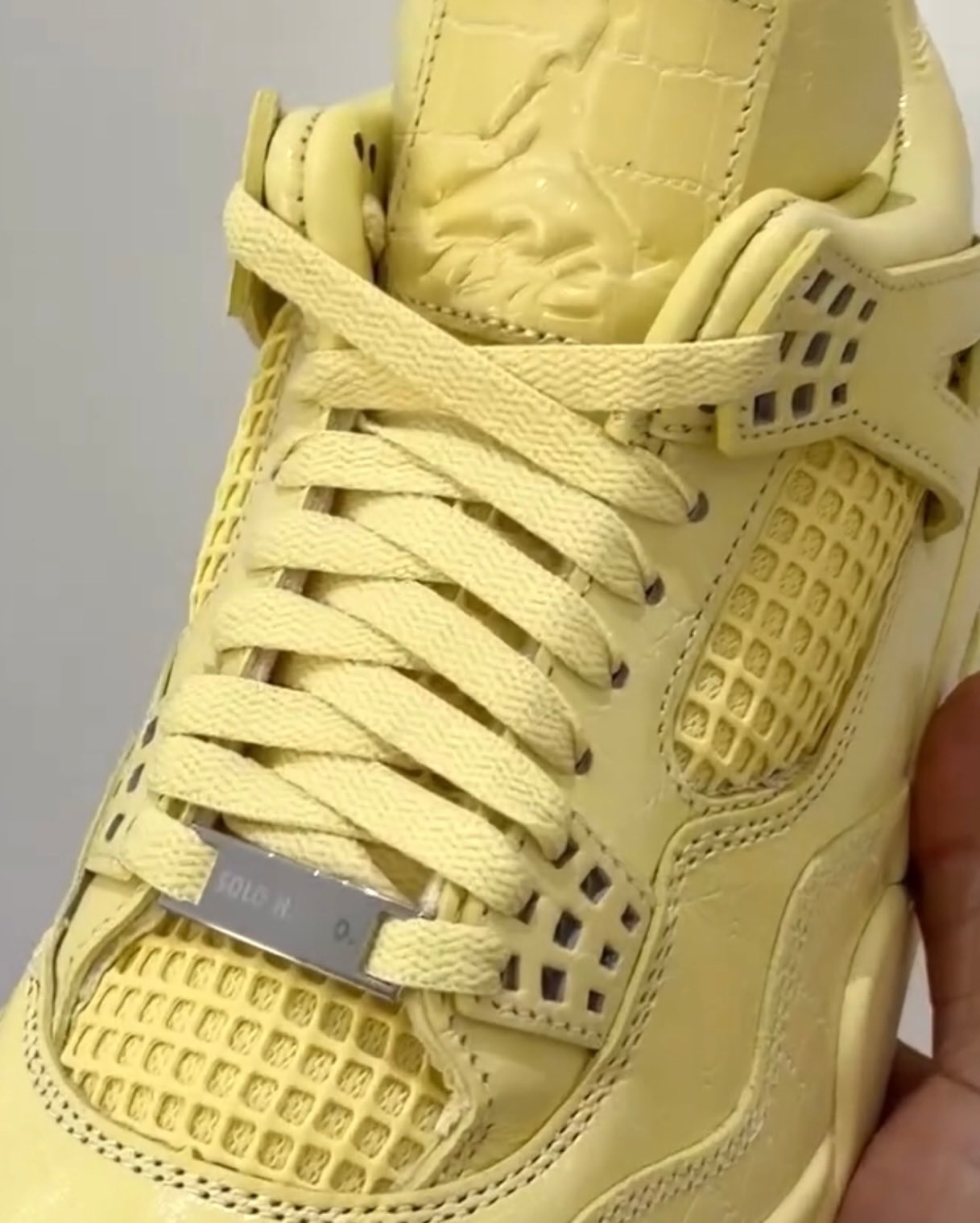 J Balvin × NIKE AIR JORDAN 4 RETRO OG SP “Lemonade” が発売予定