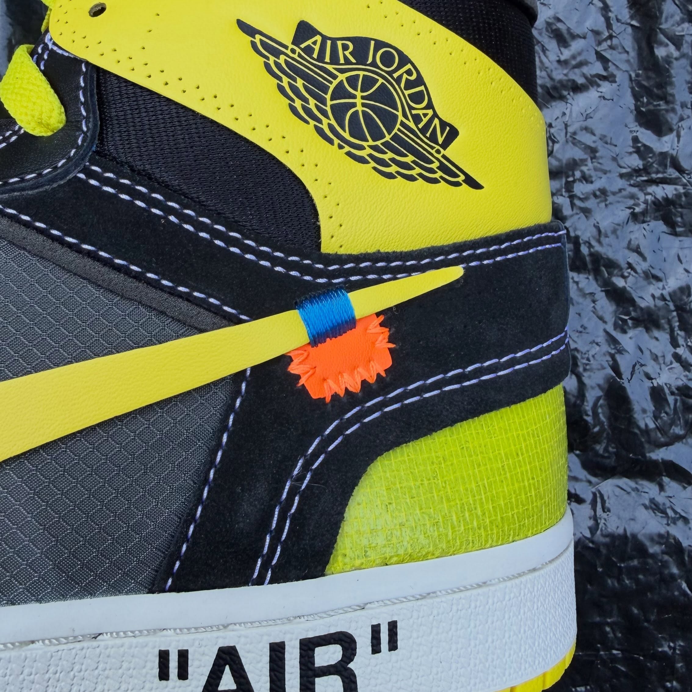 Off-White™ × NIKE AIR JORDAN 1 HIGH “Lightning” が公開