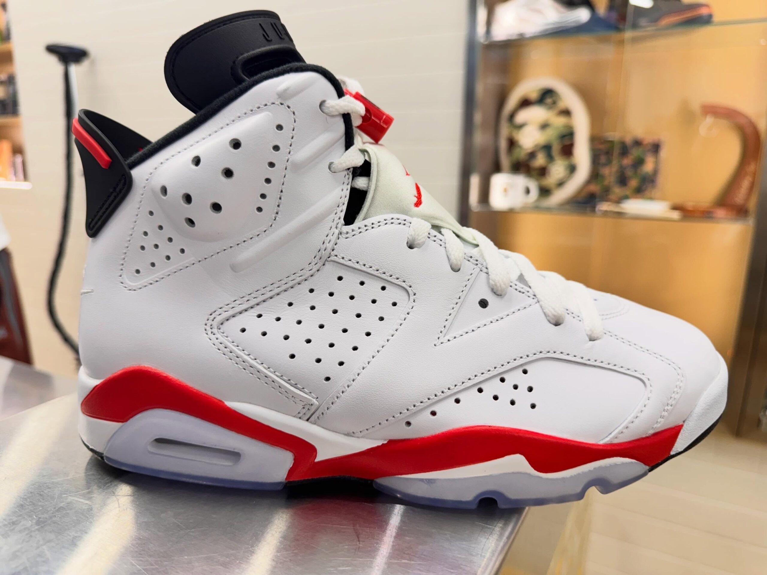 NIKE AIR JORDAN 6 OG "White Infrared" が11月7日(土)に復刻予定