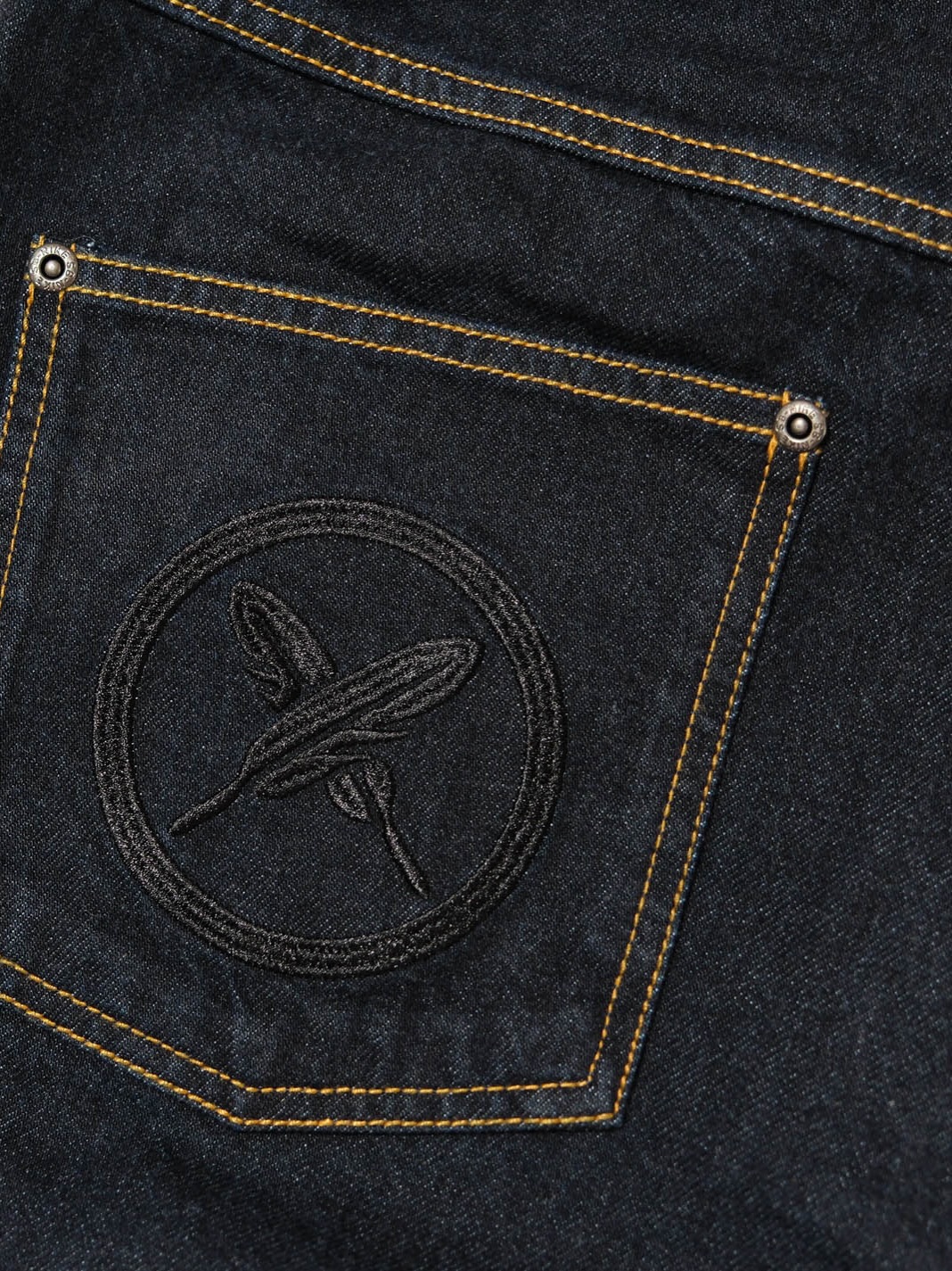 堀米 雄斗 × Nike SB『Crest Denim Pants “Obsidian”』が海外オンラインにて発売開始
