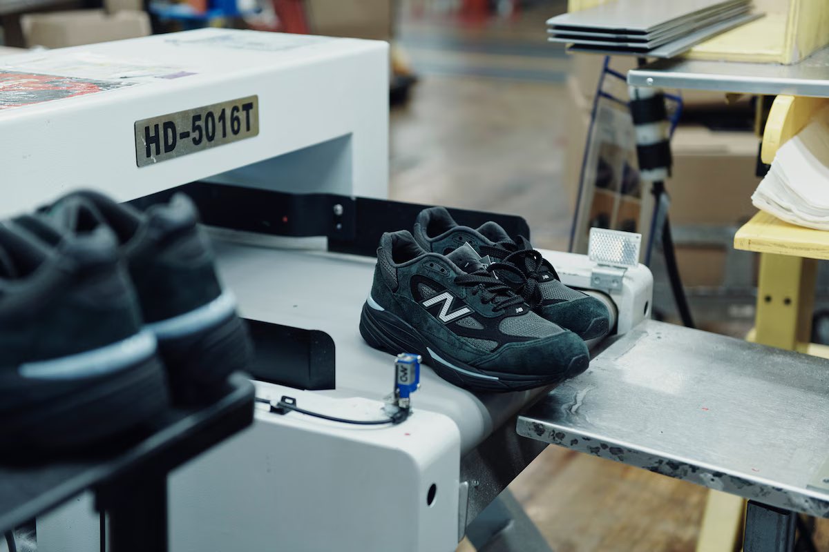 New Balance 990v7 “Black” が公開