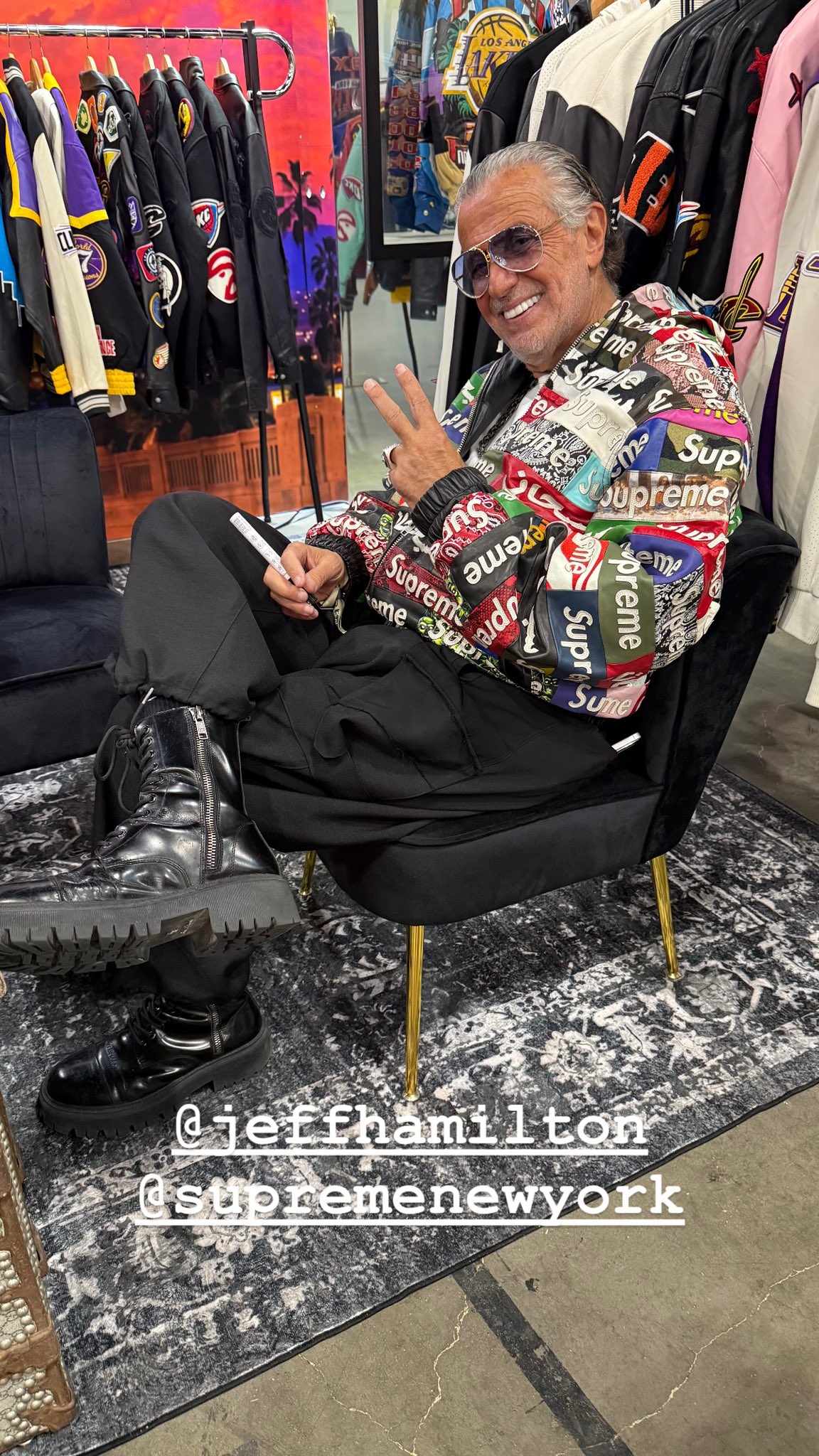 ジェフ・ハミルトン が Supreme × Jeff Hamilton 26FW『Box Logo Appliqué Hooded Leather Jacket』を着用