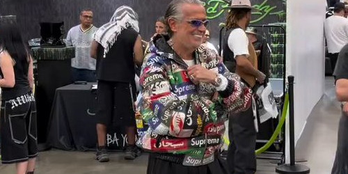 ジェフ・ハミルトン が Supreme × Jeff Hamilton 26FW『Box Logo Appliqué Hooded Leather Jacket』を着用