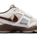 Travis Scott × NIKE ZOOM FIELD JAXX "Light Chocolate" のオフィシャル画像が公開