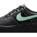 Tiffany コラボに酷似する配色の NIKE AIR FORCE 1 LOW GS “Black/Arctic Green” が発売